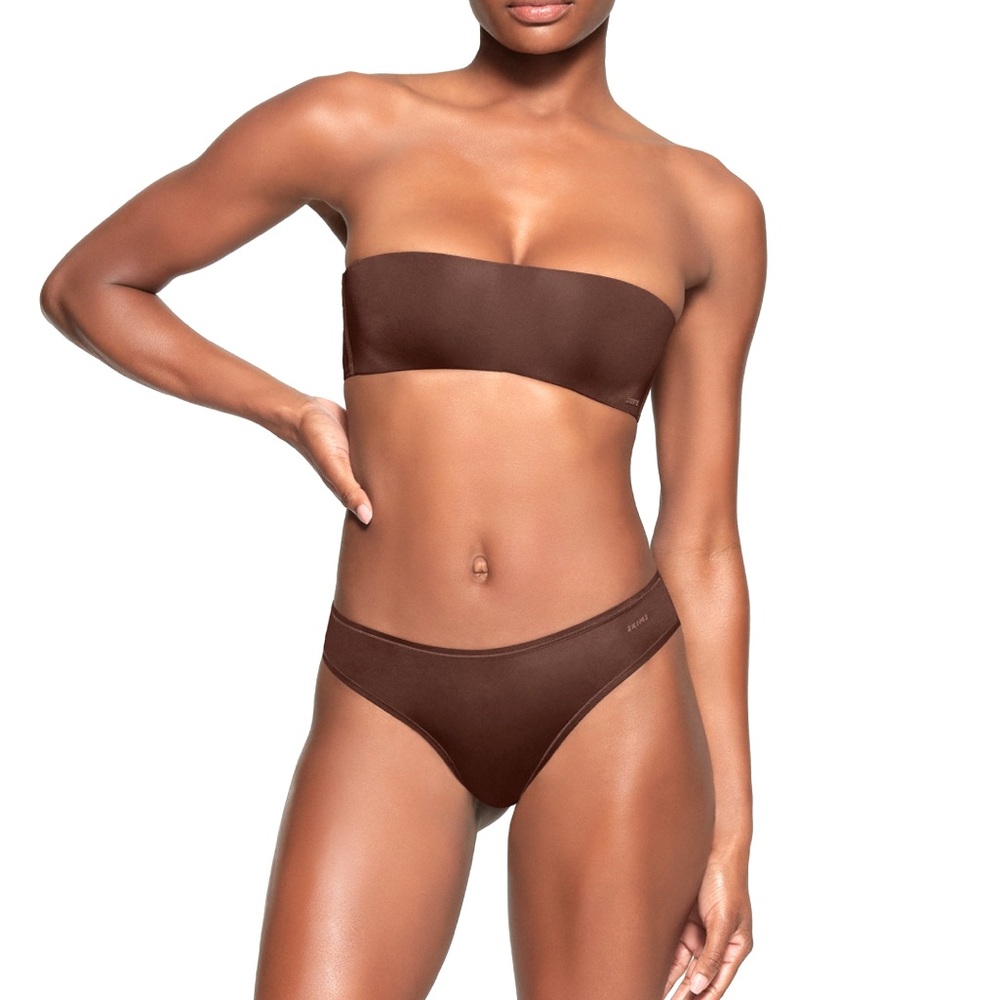 SKIMS - wireless strapless bra in cocoa size 34C BNWT